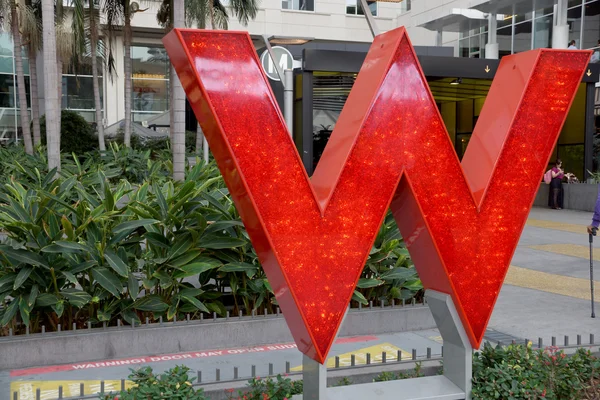Big Red W do W Hotel Hollywood na famosa Hollywood Boulevard — Fotografia de Stock