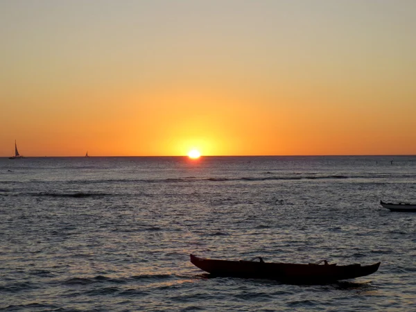 Coucher de soleil à l'horizon de l'océan Pacifique — Photo