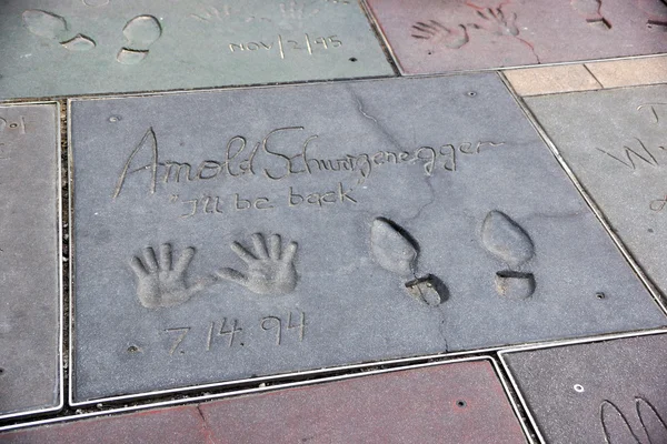 Empreintes de main sur le sol en ciment d'Arnold Schwarzenegger — Photo