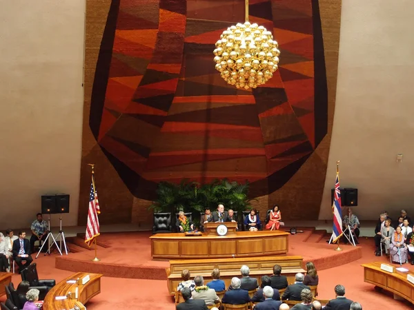 Gouverneur neil abercrombie spreekt uit podium — Stockfoto