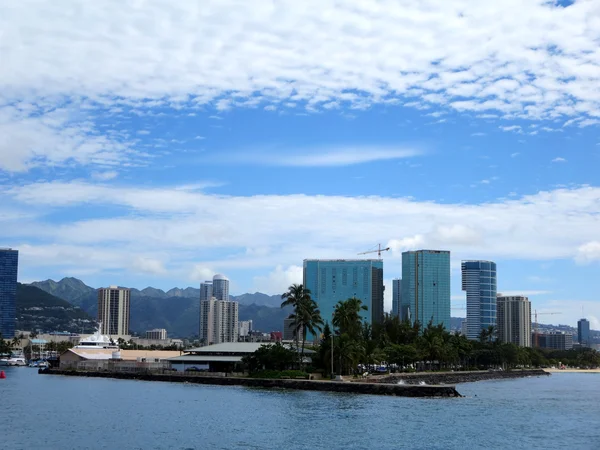 Point de bassin de Kewalo et condos environnants — Photo