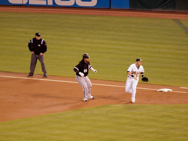 Branco Sox corredor Manny Ramirez tomando uma liderança de salto na primeira base — Fotografia de Stock