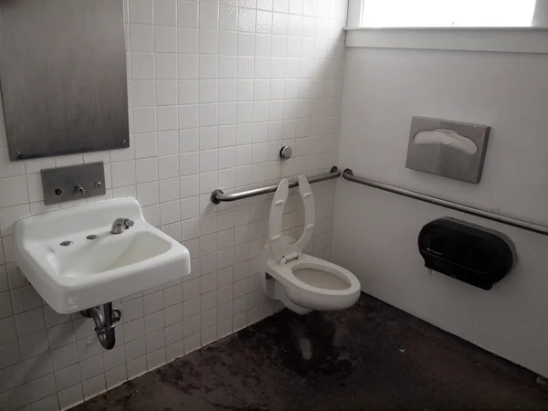 Belül nyilvános fürdőszoba — Stock Fotó