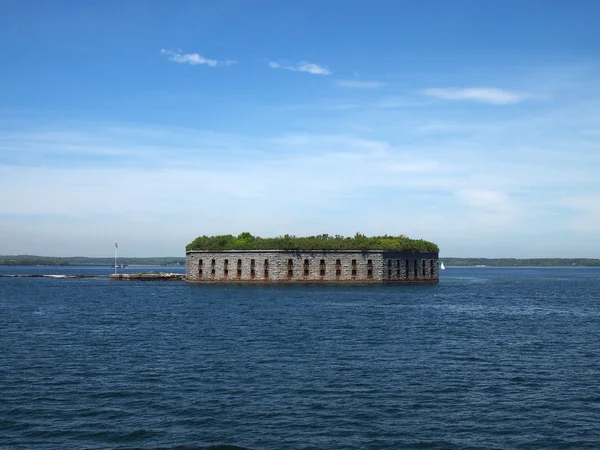 Historisk Fort Gorges med American Flag som vinker om dagen – stockfoto