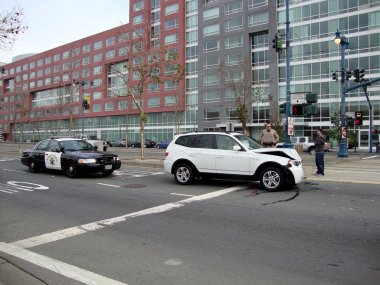 Otoban devriye polis teşkilatı yardımcı insanlar sonra onların beyaz bmw