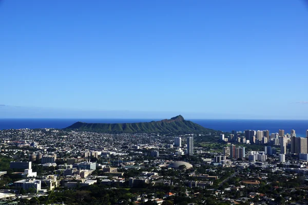Diamondhead e la città di Honolulu su Oahu in una bella giornata — Foto Stock