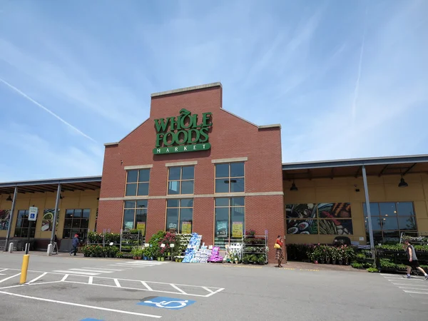 Whole Food Market exterior and sign on a clear day — Stock Photo, Image