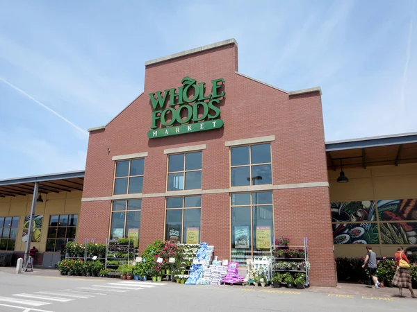 Whole Food Market exterior and sign on a clear day — Stock Photo, Image