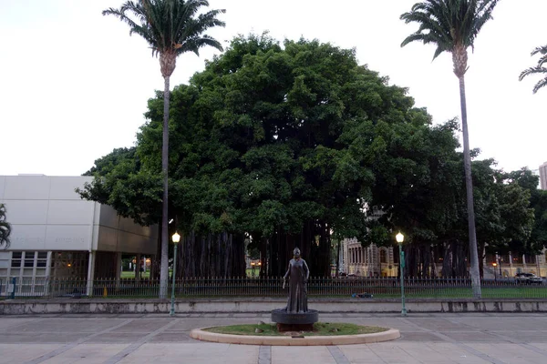 Honolulu Septembre 2014 Statue Reine Liliuokalani Statue Est Située Entre — Photo