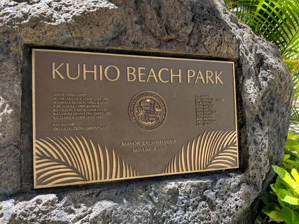 Honolulu Settembre 2018 Kuhio Beach Park Firma Con Città Contea — Foto Stock