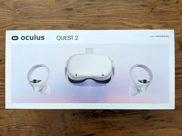 ホノルル 2020年10月17日 木製の床の上のボックスでOculus Quest Oculus Quest FacebookのブランドであるOculusによって作成された仮想現実ヘッドセットです — ストック写真