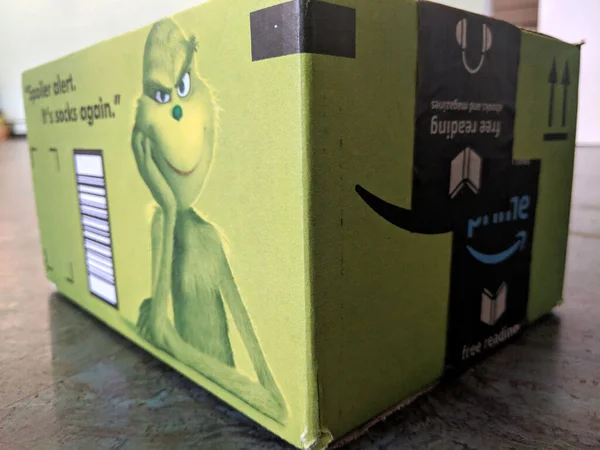 Honolulu November 2018 Green Amazon Prime Box Grinch Movie Saying — Stock Photo, Image