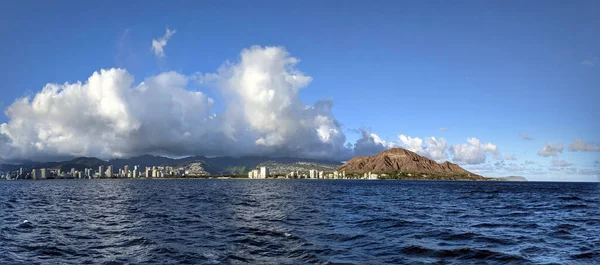 Panorama Waikiki Honolulu Hoteller Kapiolani Park Diamond Head Crater Skumringen - Stock-foto