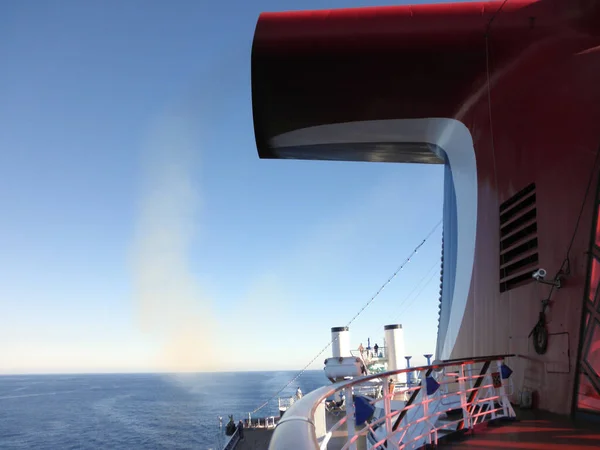 Sea January 2010 Carnival Cruise Line Ship Smokestack Make Pollution — Stock Photo, Image