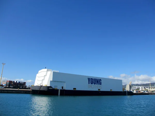 Honolulu February 2013 Young Brothers Cargo Barge Docked Honolulu Harbor — Stock Photo, Image