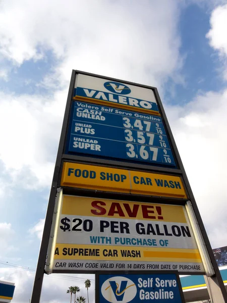 February 2011 Valero Self Serve Gas Station Sign Prices — Stock Photo, Image