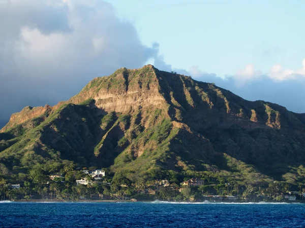 Leahi Beach Park Mansions Diamond Head Crater Seen Ocean Oahu — Stock Photo, Image