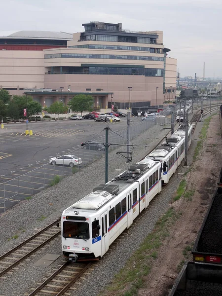 Devner July 2015 Rtd Ride Electric Trains Moves Tracks Cloudy — 스톡 사진