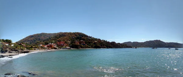 Calm Waves Clear Day Playa Ropa Beach Zihuatanejo Mexico Panoramic — Stock Photo, Image