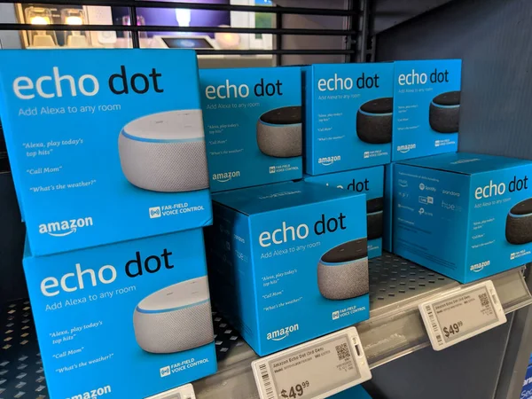 Гонолулу Сентября 2019 Года Echo Dot Smart Speaker Alexa Sell — стоковое фото