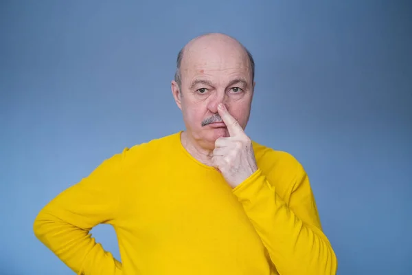 Senior bald man thinking trying to make a decision. — Stock Photo, Image