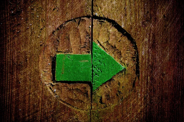 Green carved wooden arrow — Stock Photo, Image