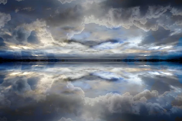 Nubes azules reflejadas fondo — Foto de Stock