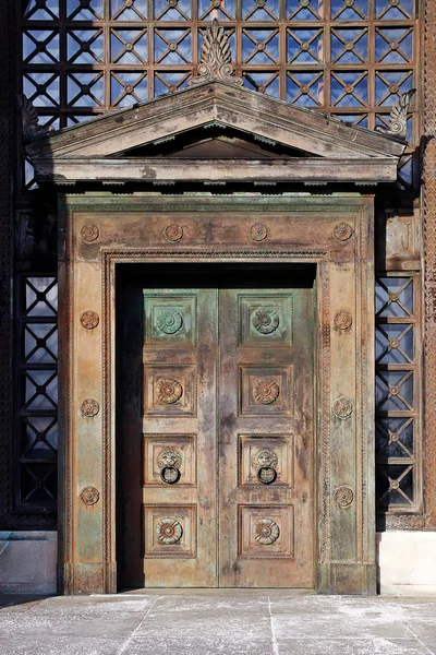 Art Deco portas de madeira — Fotografia de Stock