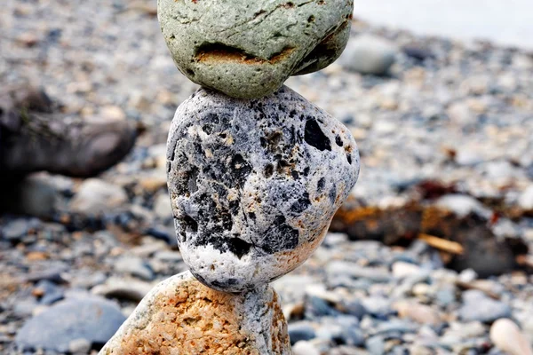 Stones balanced on a pebble beach — Stock Photo, Image