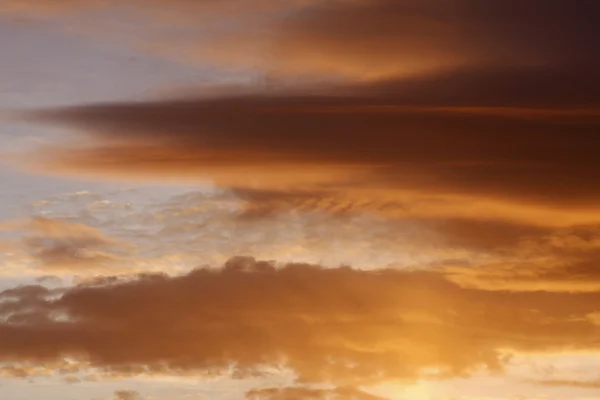 Formation de nuages au coucher du soleil — Photo