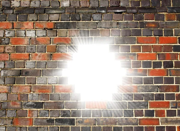 Bir tuğla duvar patlama ışık — Stok fotoğraf