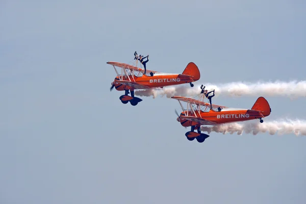 Biplane Wing walkers display — Stock Photo, Image