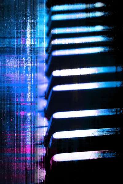 青と紫のグランジ ピアノのキー — ストック写真
