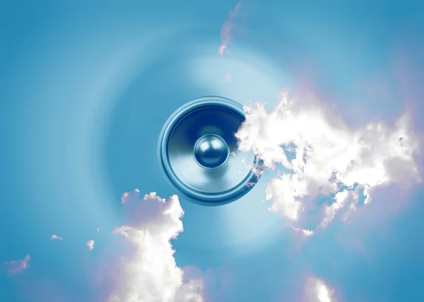 Orador de música girando com nuvens — Fotografia de Stock