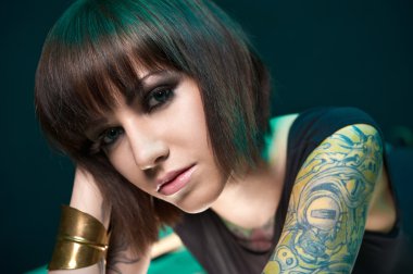 dövmeli kız Studio