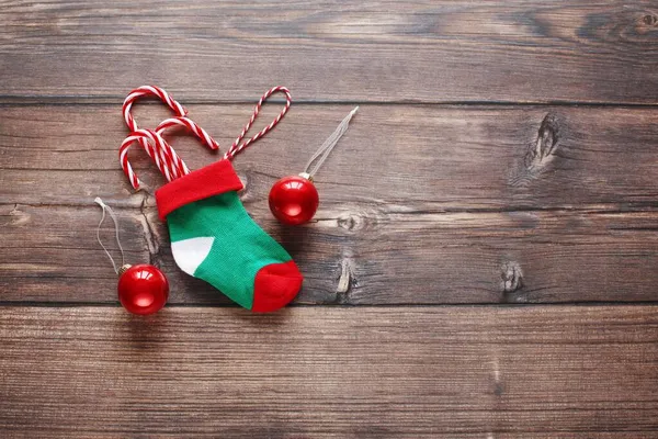 かわいいクリスマスソックスとクリスマスグリーティングカードテンプレート 平面写真 — ストック写真