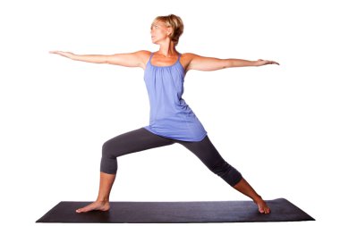 yoga kollarında uzanan kadın