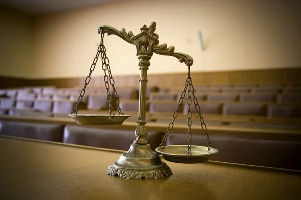 法廷で正義の装飾的なスケール — ストック写真