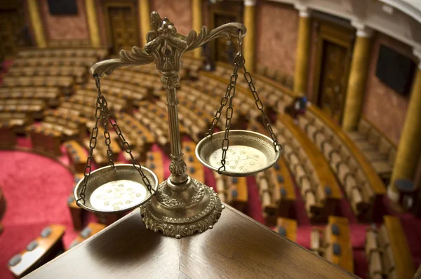 Decorative Scales of Justice in the Courtroom — Stock Photo, Image