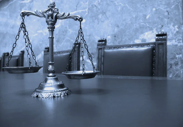 Dekoratif adaletin terazisi