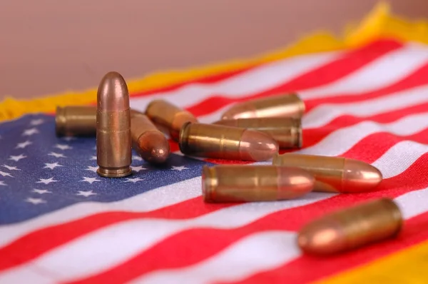 Bandiera americana con proiettili — Foto Stock