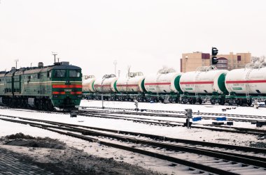 yük treni, Tren İstasyonu'na geçme