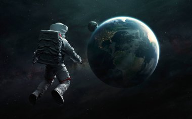 Uzay yürüyüşündeki astronot Dünya gezegenine bakıyor. Görüntü elementleri Nasa tarafından sağlandı