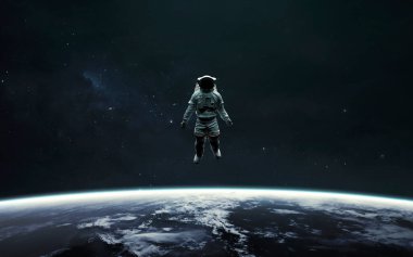 Dünya yörüngesindeki astronot kameraya bakıyor. Üç boyutlu bilim kurgu sanatı. Görüntü elementleri Nasa tarafından sağlandı