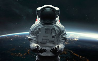 Dünya yörüngesindeki astronot. 5K gerçekçi bilim kurgu sanatı. Görüntü elementleri Nasa tarafından sağlandı