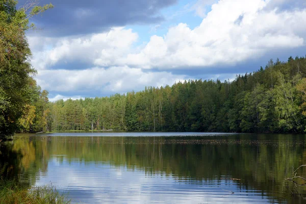 Landschap met meer — Stockfoto