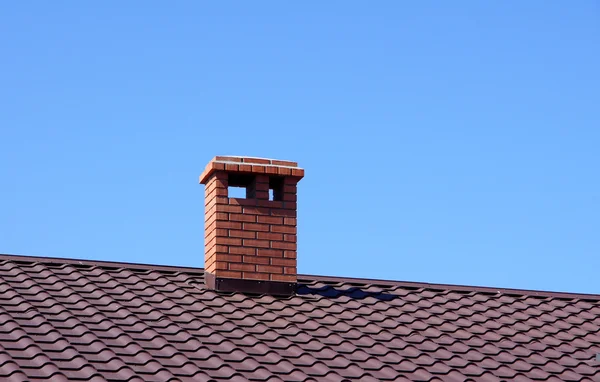Chaminé e telhado — Fotografia de Stock