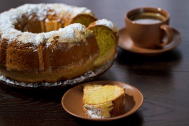 yuvarlak kek şeker ve kahve