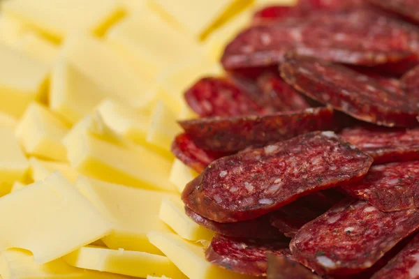 Aperitivos de carne en rodajas y queso — Foto de Stock