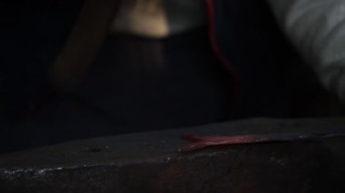 sıcak demir dövme demirci